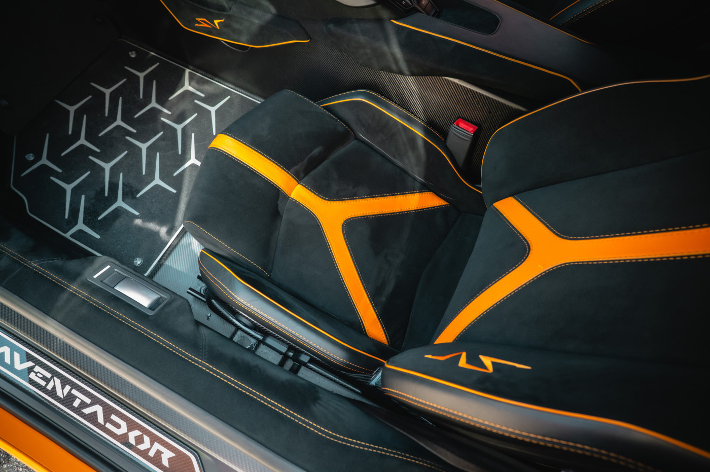 LAMBORGHINI AVENTADOR SV ROADSTER