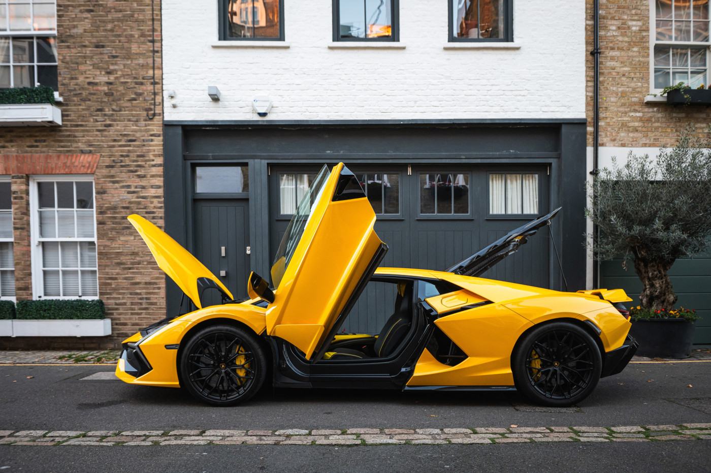 Lamborghini Revuelto