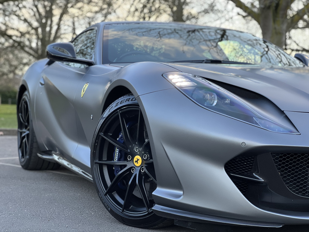 Ferrari 812 Superfast, Tailor-made, Lift, Full Carbon