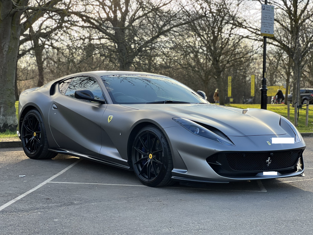 Ferrari 812 Superfast, Tailor-made, Lift, Full Carbon