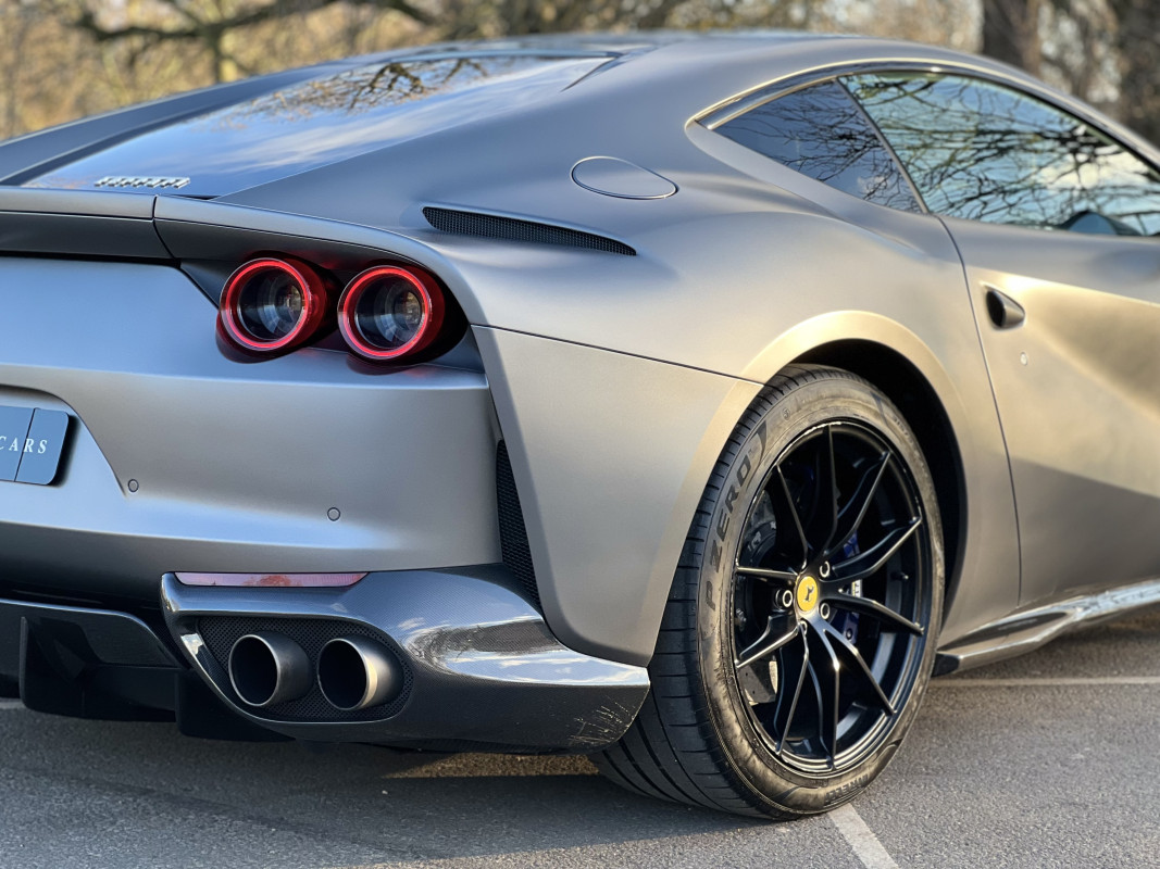 Ferrari 812 Superfast, Tailor-made, Lift, Full Carbon