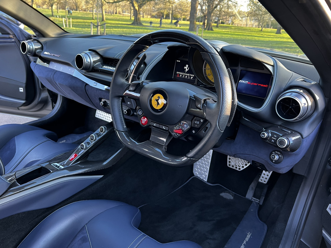 Ferrari 812 Superfast, Tailor-made, Lift, Full Carbon