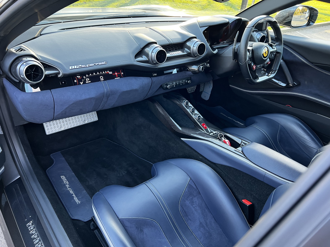 Ferrari 812 Superfast, Tailor-made, Lift, Full Carbon