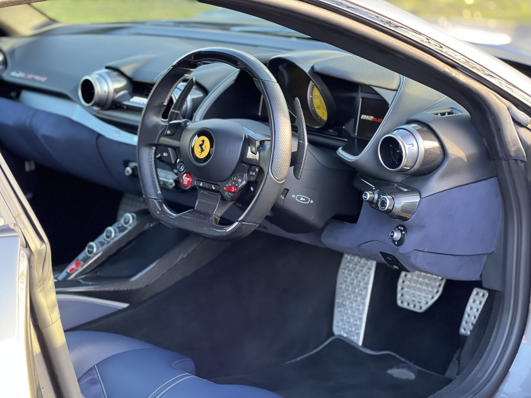 Ferrari 812 Superfast, Tailor-made, Lift, Full Carbon