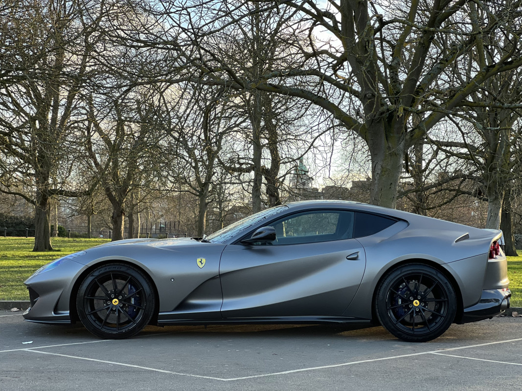 Ferrari 812 Superfast, Tailor-made, Lift, Full Carbon