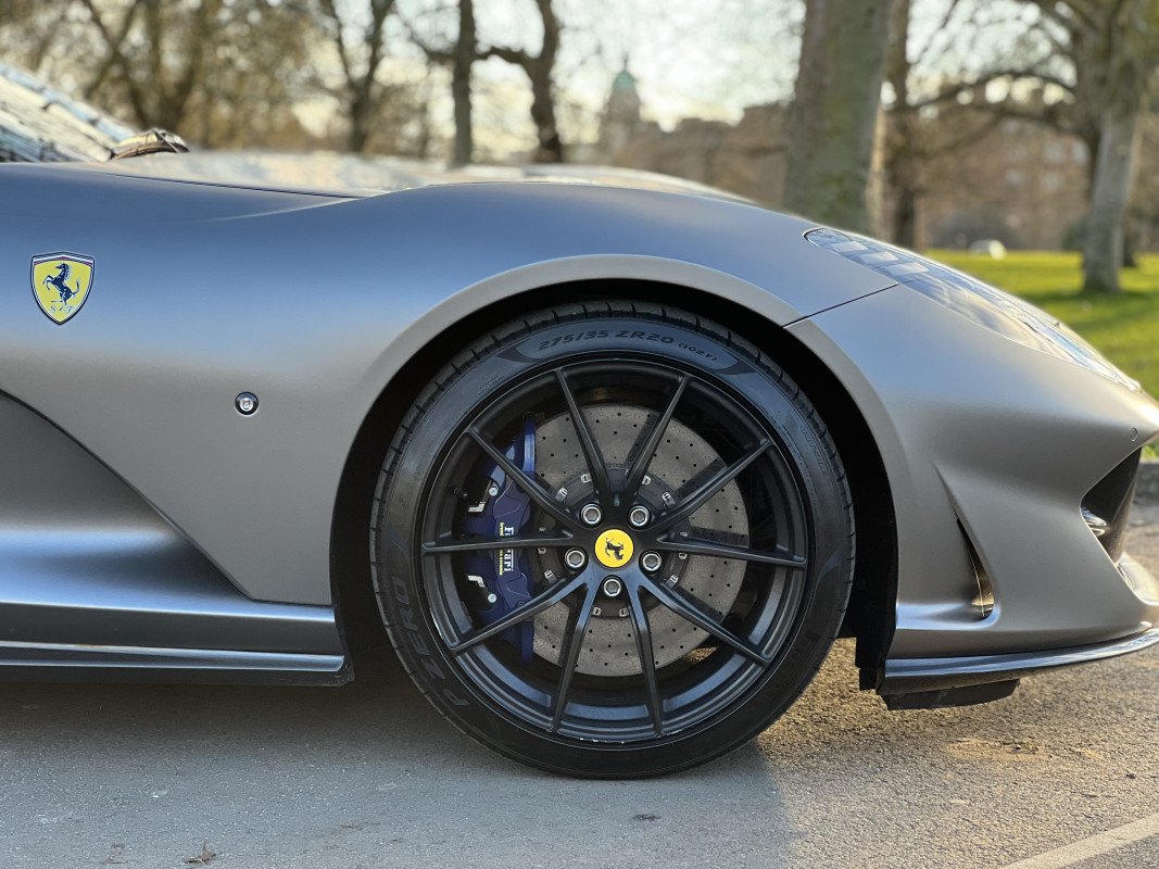 Ferrari 812 Superfast, Tailor-made, Lift, Full Carbon