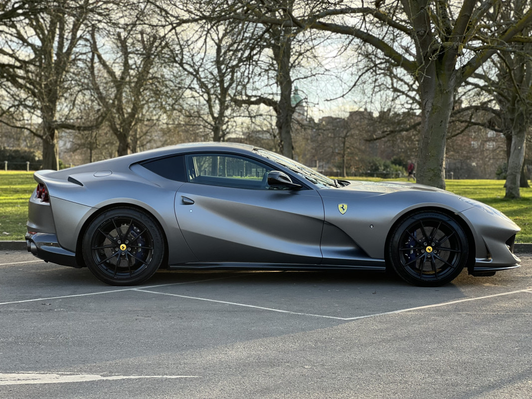 Ferrari 812 Superfast, Tailor-made, Lift, Full Carbon