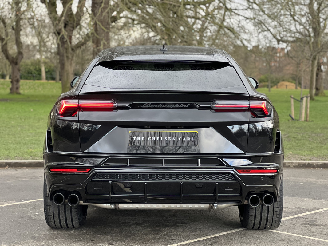 NEW Lamborghini Urus S