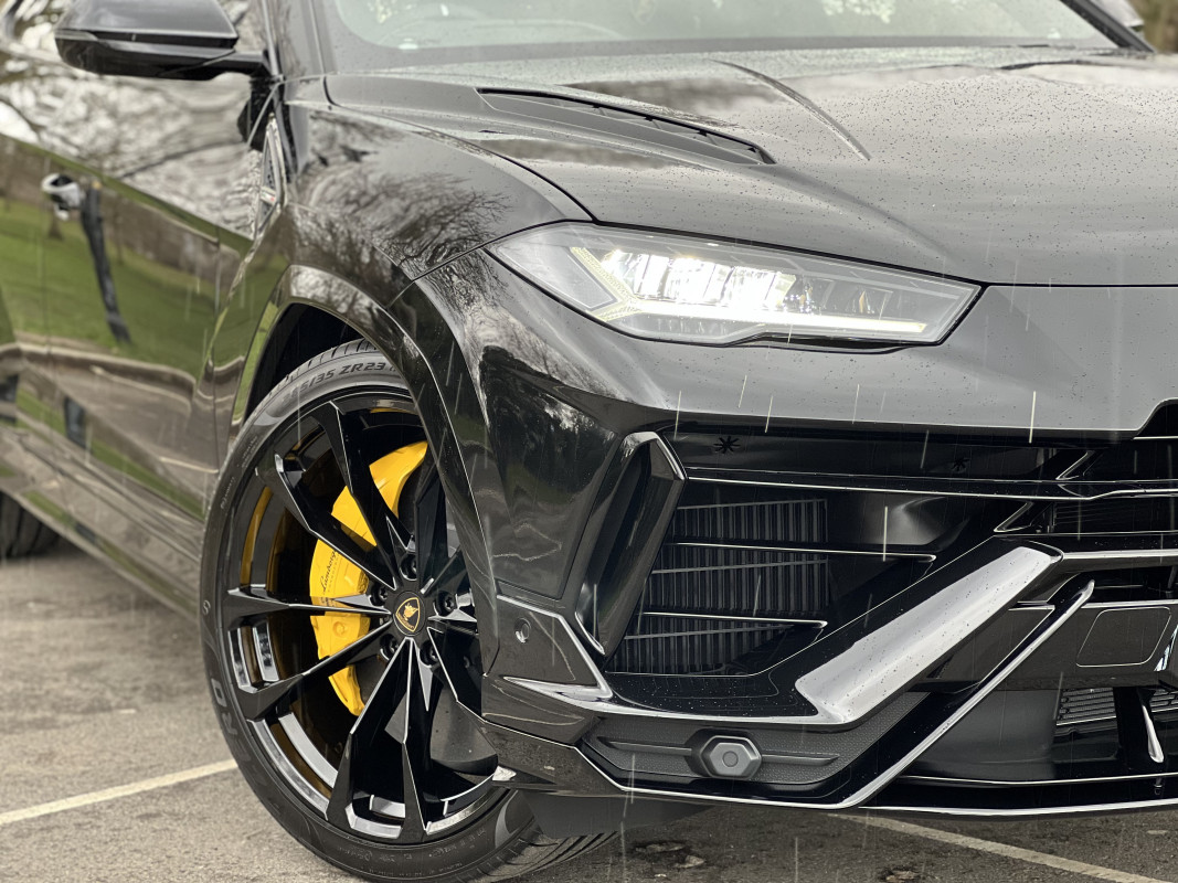 NEW Lamborghini Urus S