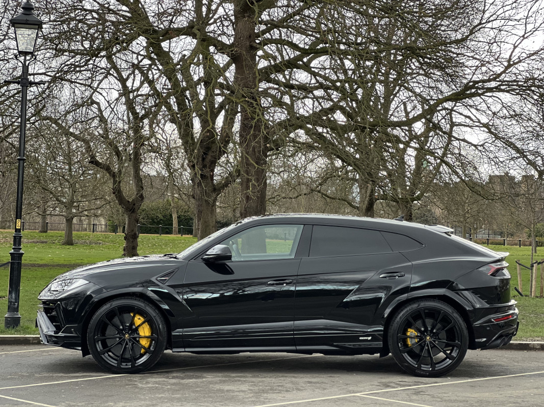 NEW Lamborghini Urus S