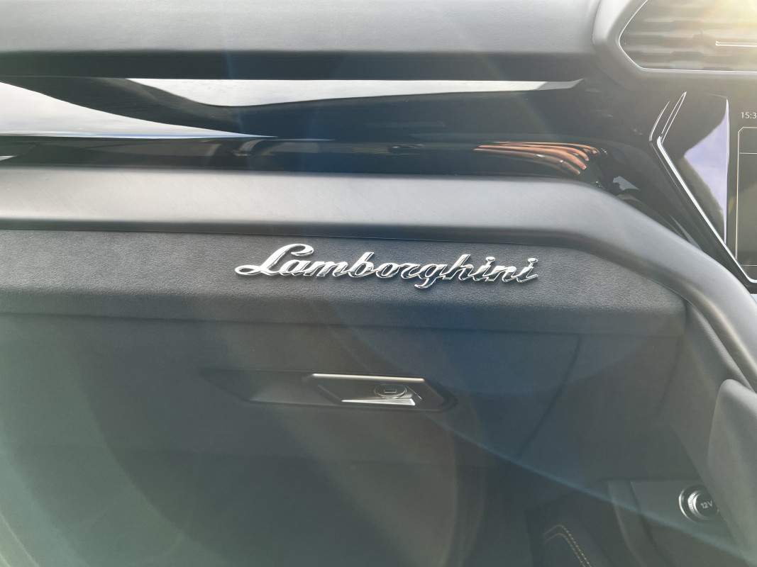 NEW Lamborghini Urus S