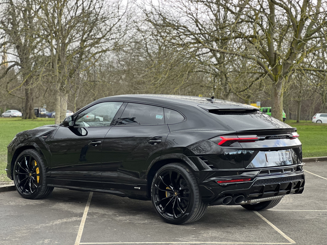 NEW Lamborghini Urus S