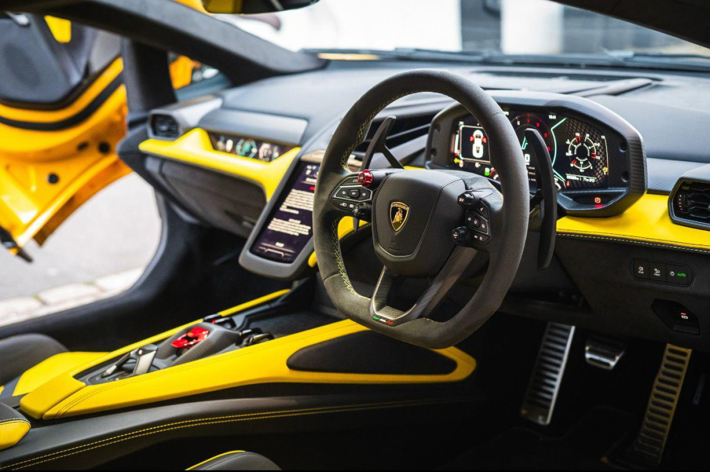 Lamborghini Revuelto